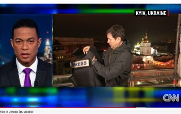 美 CNN 우크라이나 사태 중계 중 추가 폭발음으로 특파원이 방탄복을 착용하는 모습이 생중계 됐다.