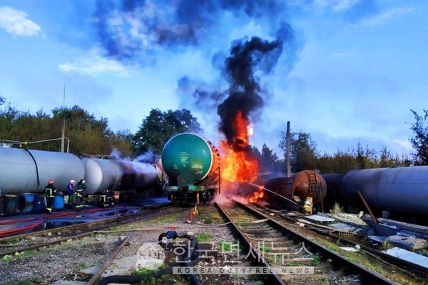 우크라 동부 도네츠크 석유저장고 대규모 폭발 발생
