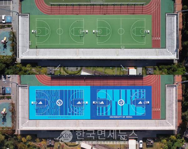 서울시립대 농구장 비포(위)/ 애프터(아래)
