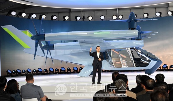 S-A2 기체에 대해 설명하는 현대차•기아 AAM본부장 겸 슈퍼널 CEO 신재원 사장