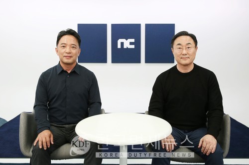 엔씨소프트 김택진 대표(왼쪽)와 박병무 대표 내정자.