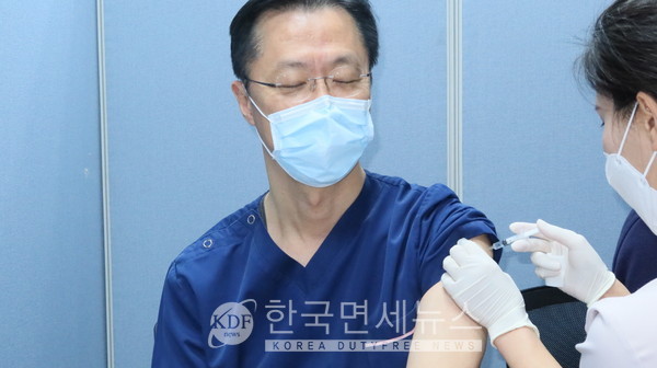 8일 박상훈 아이디병원 대표 원장이 코로나19 접종을 완료했다. 
