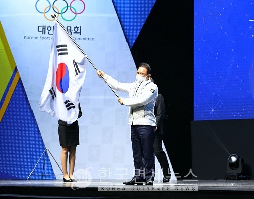 지난 25일 서울시 송파구 올림픽공원 올림픽홀에서 열린 2022 베이징 동계올림픽 대한민국 선수단 결단식에서 윤홍근 대표가