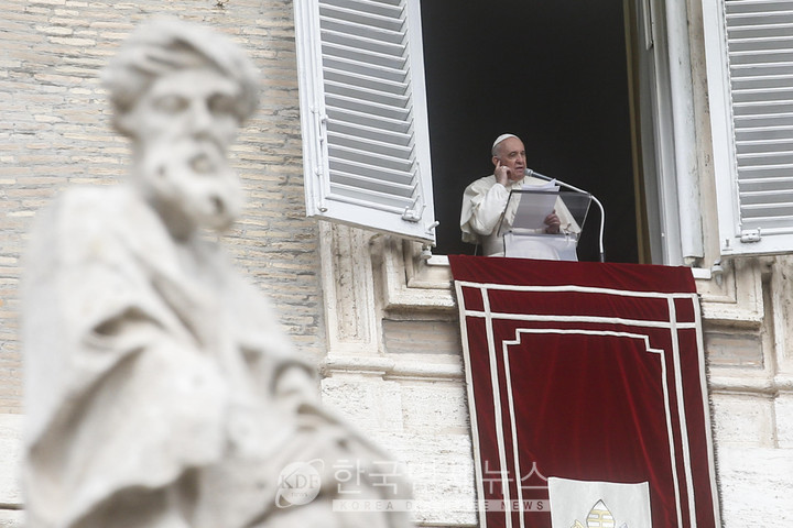 바티칸 프란치스코 교황, "전쟁이 인류를 역사에서 지우기 전에..."