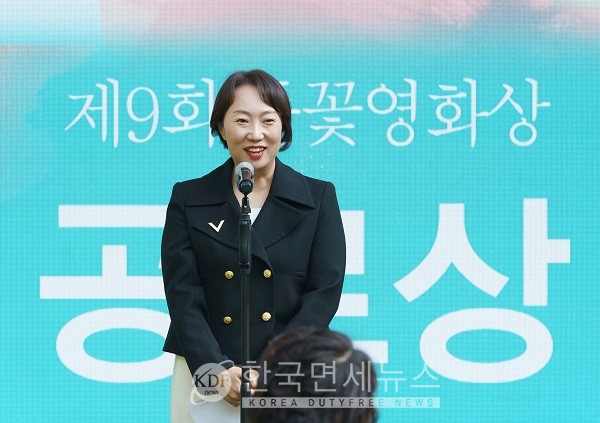 들꽃영화상 시상식에 참석한 한국필립모리스 김기화 상무