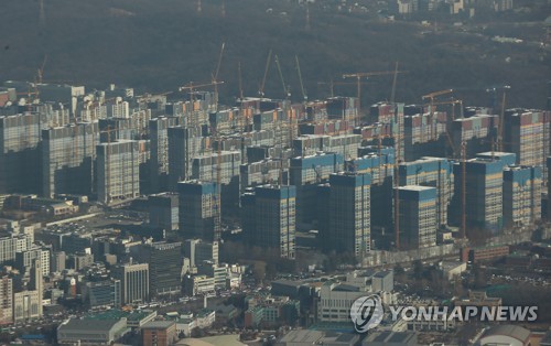 지난 11일 서울 시내 아파트 재건축 현장 모습. 연합뉴스