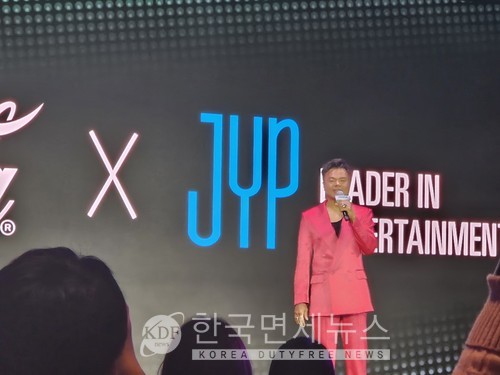 JYP 대표 프로듀서 박진영이 20일 '코카콜라 제로 한류 기자간담회'에 참석해 발언하고 있다.