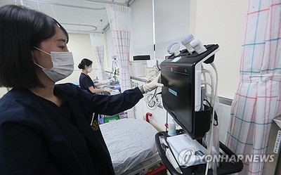 진료 준비하는 국군수도병원 의료진들. 사진=연합뉴스